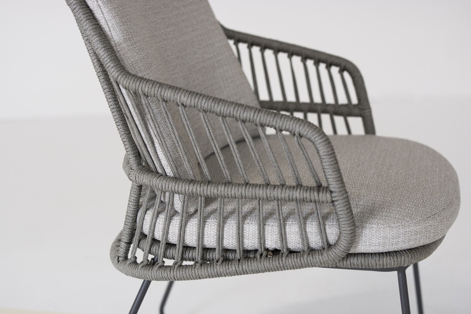 Sempre_dining_chair_anthracite_-_silver_grey_detail_01.jpg