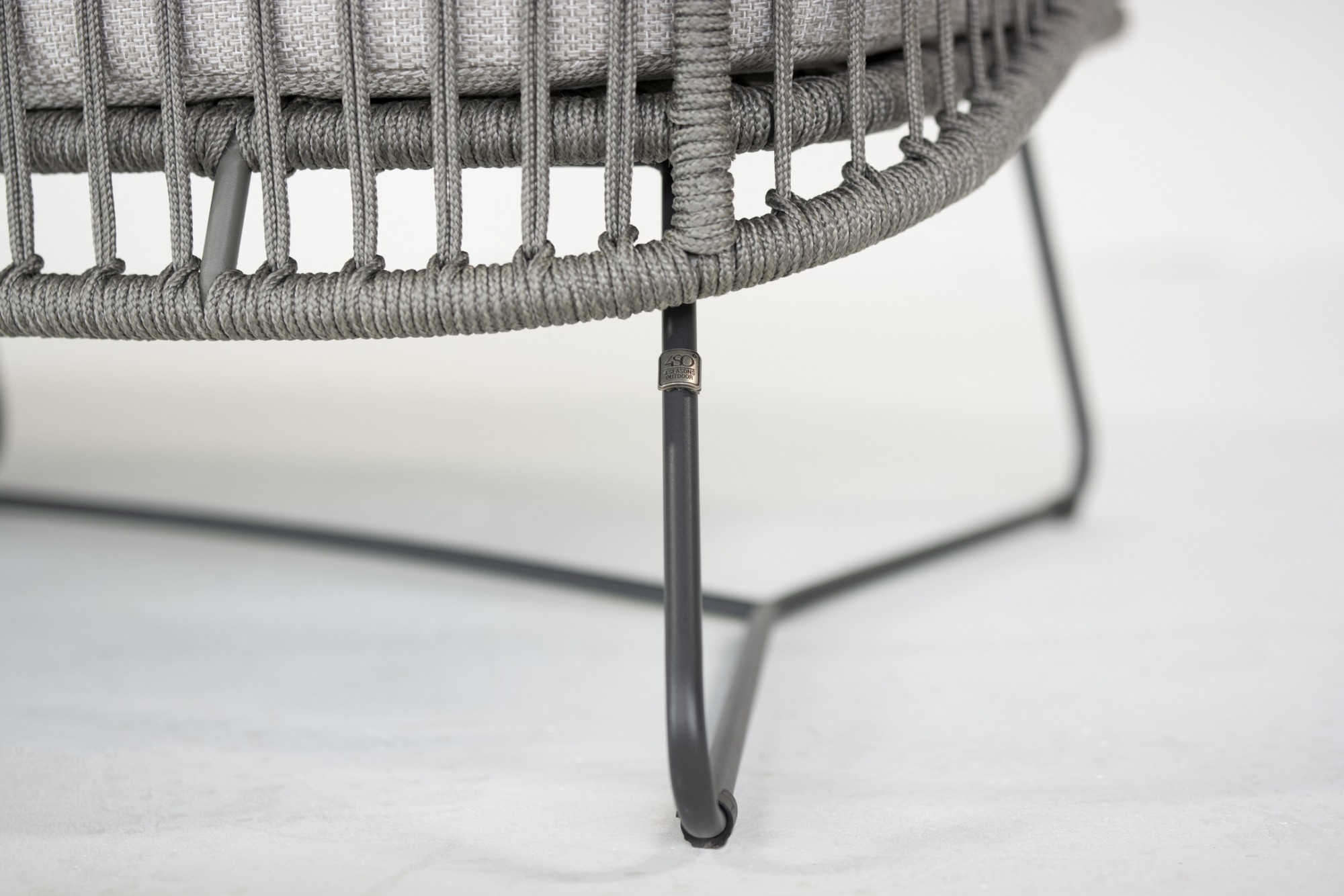Sempre_living_bench_2_5_seater_anthracite_-_silver_grey_detail_05.jpg